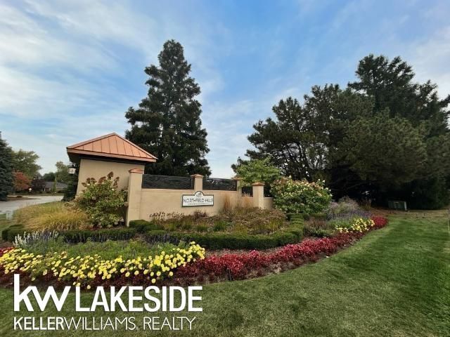 1568 Brentwood Drive, Troy, MI 48098