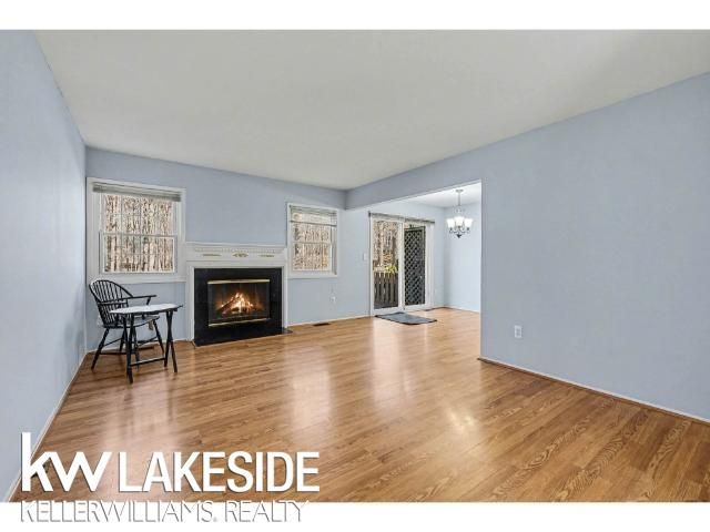 1568 Brentwood Drive, Troy, MI 48098