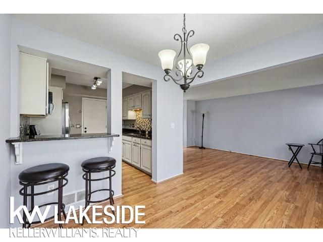 1568 Brentwood Drive, Troy, MI 48098