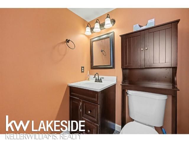 1568 Brentwood Drive, Troy, MI 48098