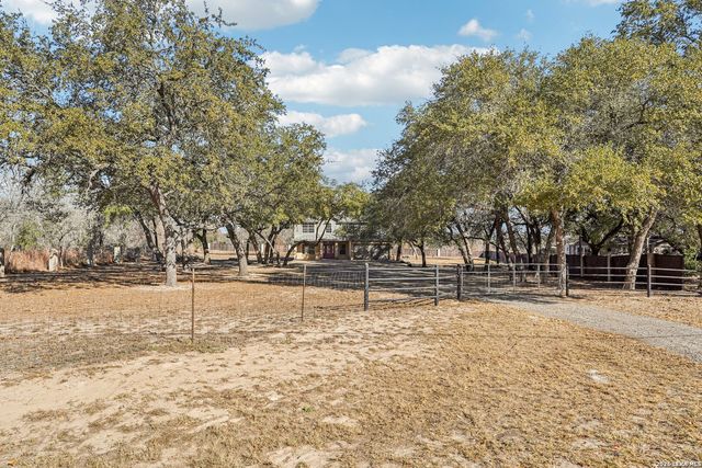301 County Road 6862, Natalia, TX 78059