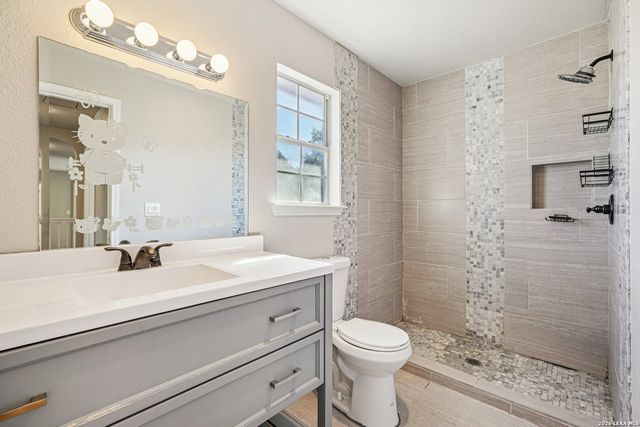 301 County Road 6862, Natalia, TX 78059