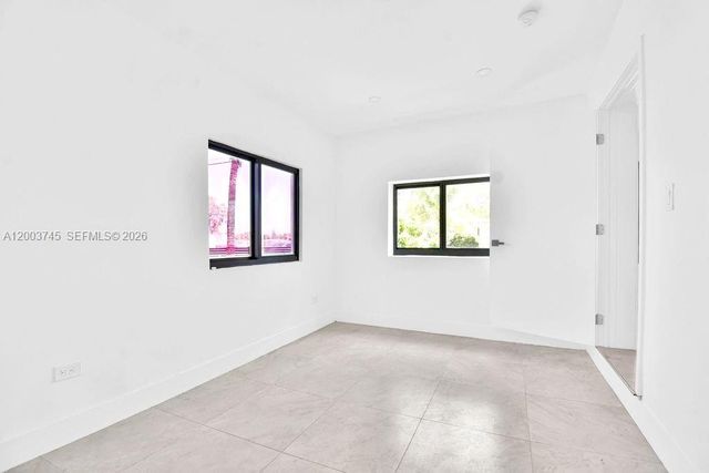 1102 NW 103rd St 1, Miami, FL 33150