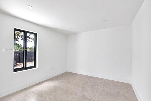 1102 NW 103rd St 1, Miami, FL 33150