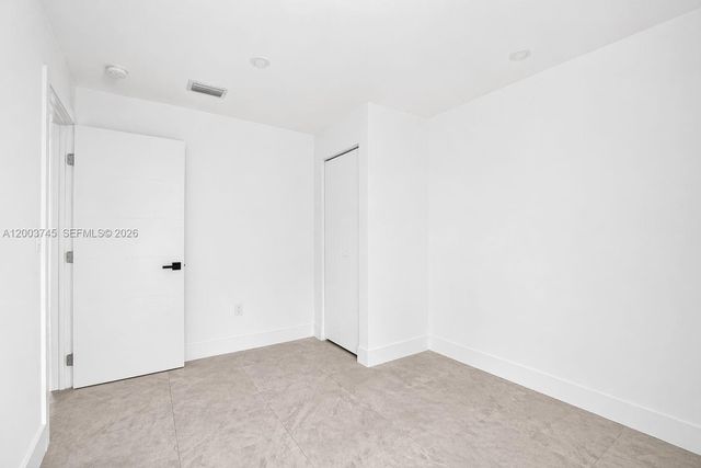 1102 NW 103rd St 1, Miami, FL 33150