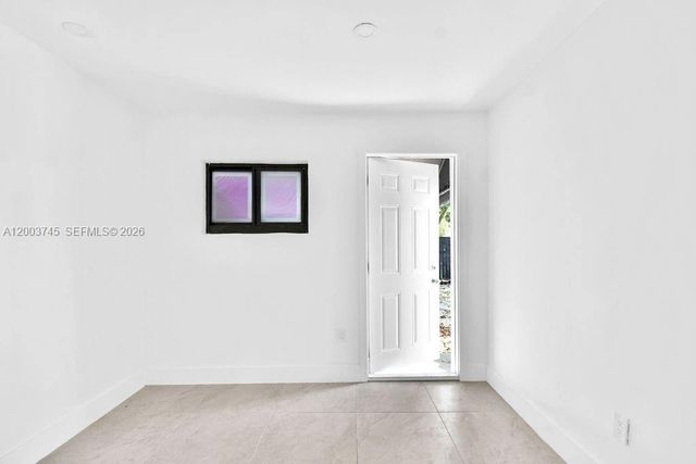 1102 NW 103rd St 1, Miami, FL 33150