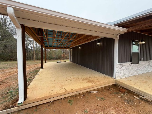 265 OAKGROVE RD, Selmer, TN 38375