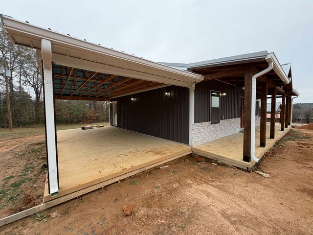 265 OAKGROVE RD, Selmer, TN 38375