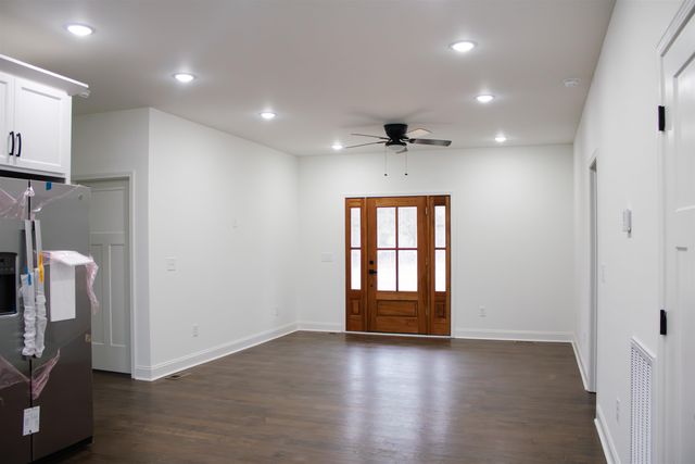 265 OAKGROVE RD, Selmer, TN 38375