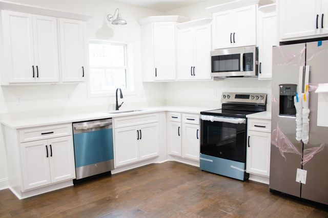 265 OAKGROVE RD, Selmer, TN 38375