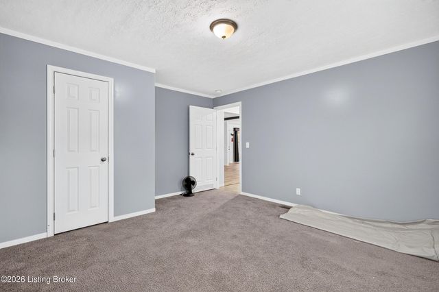 6811 Memory Ln, Louisville, KY 40258