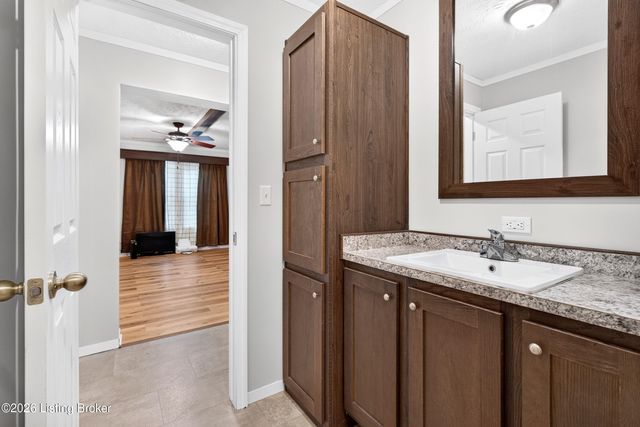 6811 Memory Ln, Louisville, KY 40258