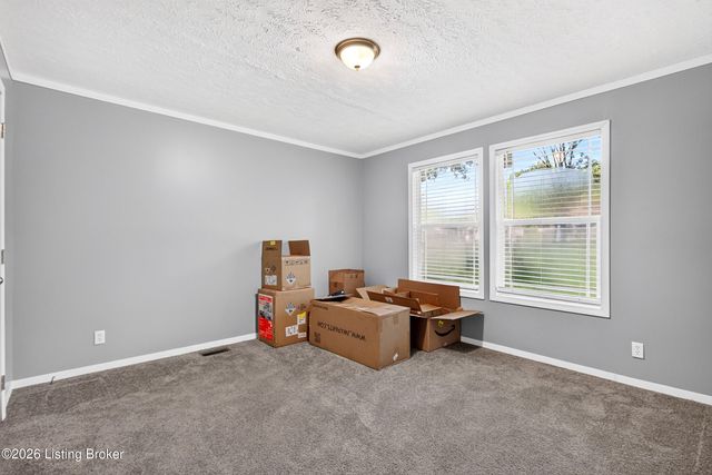 6811 Memory Ln, Louisville, KY 40258