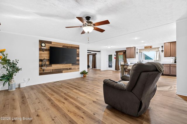 6811 Memory Ln, Louisville, KY 40258