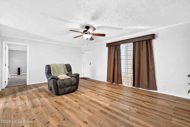 6811 Memory Ln, Louisville, KY 40258