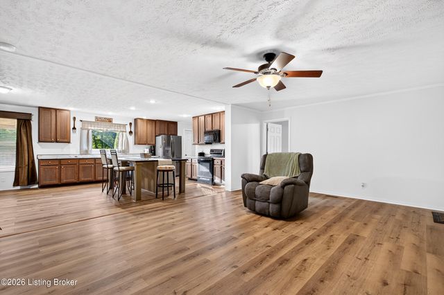 6811 Memory Ln, Louisville, KY 40258