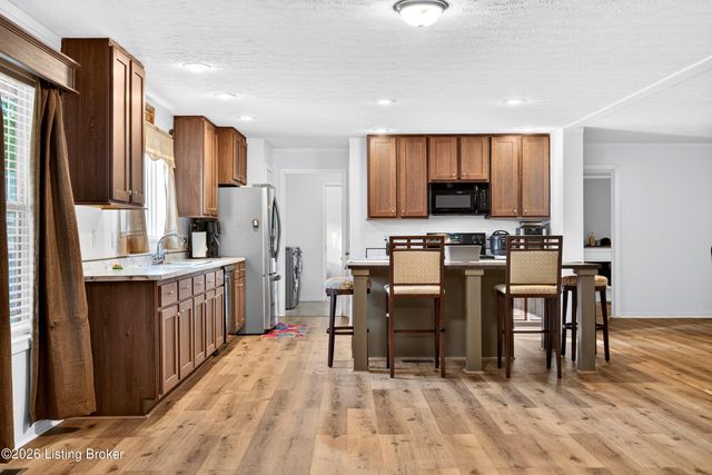 6811 Memory Ln, Louisville, KY 40258