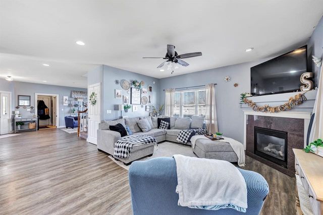 1566 BELLE PLANE CIRCLE, Green Bay, WI 54313