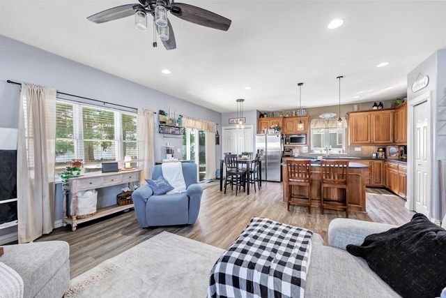 1566 BELLE PLANE CIRCLE, Green Bay, WI 54313