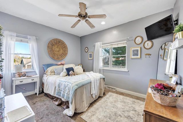 1566 BELLE PLANE CIRCLE, Green Bay, WI 54313