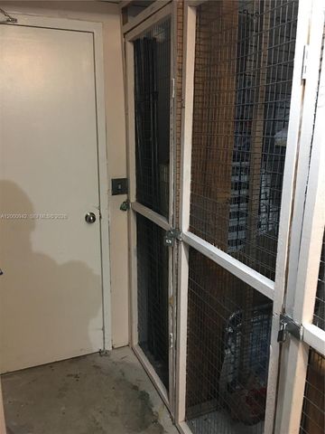 3800 N Hills Dr 206, Hollywood, FL 33021