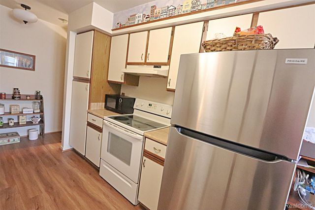 2131 Vine Way Drive 97, Canton Charter Township, MI 48188