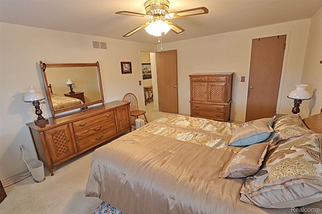 2131 Vine Way Drive 97, Canton Charter Township, MI 48188