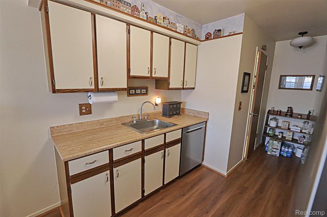 2131 Vine Way Drive 97, Canton Charter Township, MI 48188