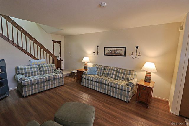 2131 Vine Way Drive 97, Canton Charter Township, MI 48188