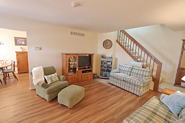 2131 Vine Way Drive 97, Canton Charter Township, MI 48188