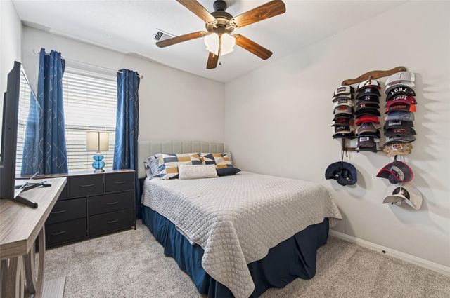 118 Snug Harbor Drive, Conroe, TX 77356