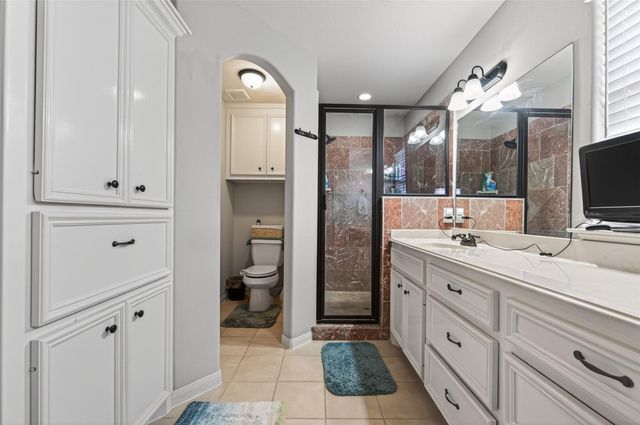 118 Snug Harbor Drive, Conroe, TX 77356