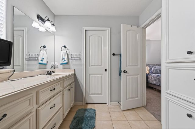 118 Snug Harbor Drive, Conroe, TX 77356