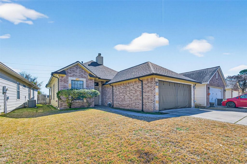 118 Snug Harbor Drive, Conroe, TX 77356