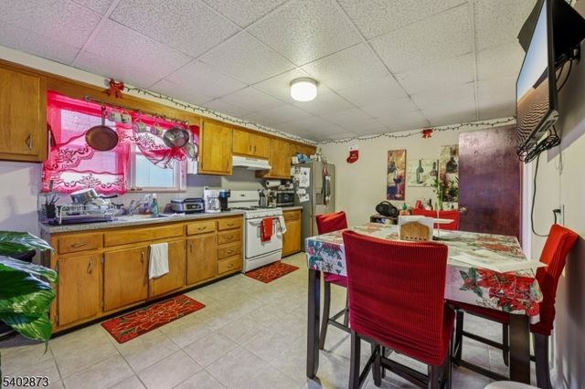 48 Atlantic St, Elizabeth City, NJ 07206