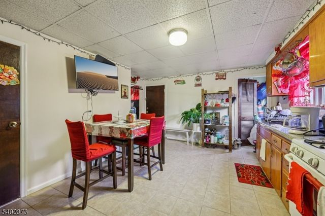 48 Atlantic St, Elizabeth City, NJ 07206