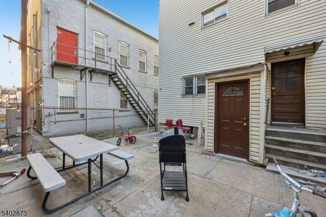 48 Atlantic St, Elizabeth City, NJ 07206