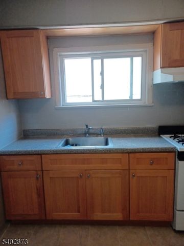 48 Atlantic St, Elizabeth City, NJ 07206