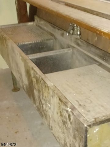 48 Atlantic St, Elizabeth City, NJ 07206