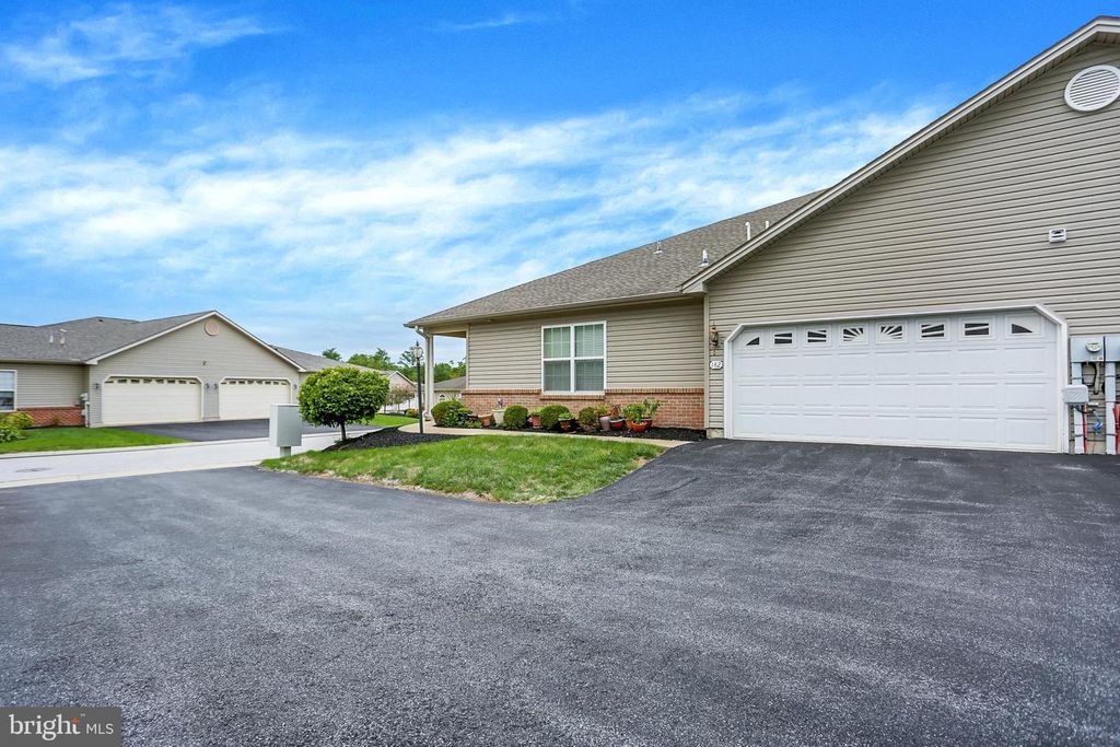 182 MEADOWVIEW DR, Harrisburg, PA 17111