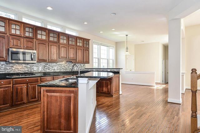 9223 OX RD, Lorton, VA 22079