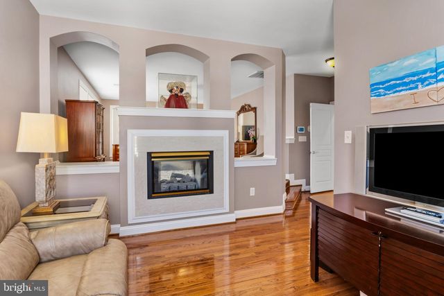 9223 OX RD, Lorton, VA 22079