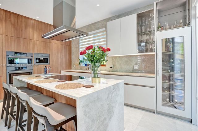 20824 NE 37th Ave 20824, Aventura, FL 33180