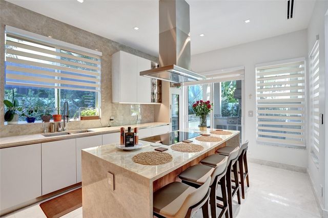 20824 NE 37th Ave 20824, Aventura, FL 33180