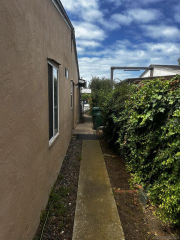 3142 Luna Ave., San Diego, CA 92117