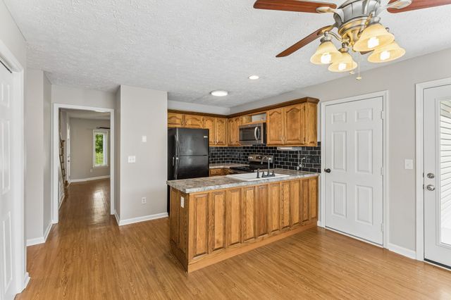 705 Murray Dr, Columbia, TN 38401