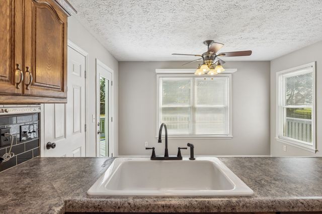 705 Murray Dr, Columbia, TN 38401