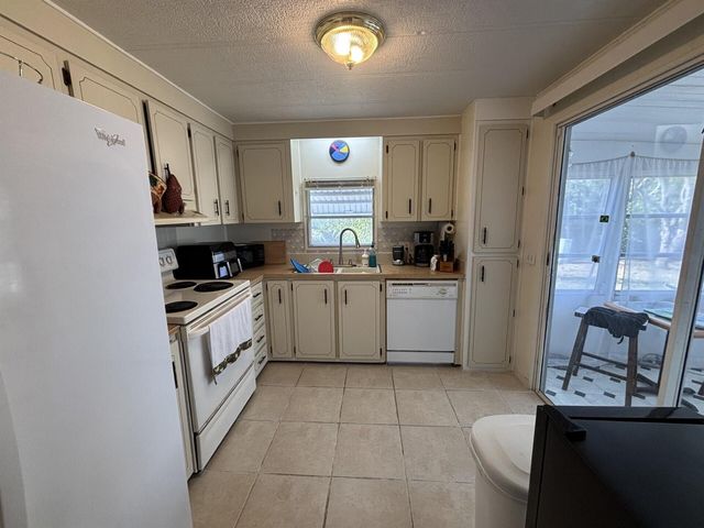 4257 1st Ct, Lot 84, Lake Worth, FL 33462