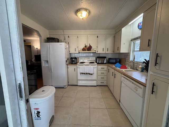 4257 1st Ct, Lot 84, Lake Worth, FL 33462