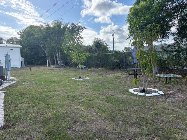 4257 1st Ct, Lot 84, Lake Worth, FL 33462
